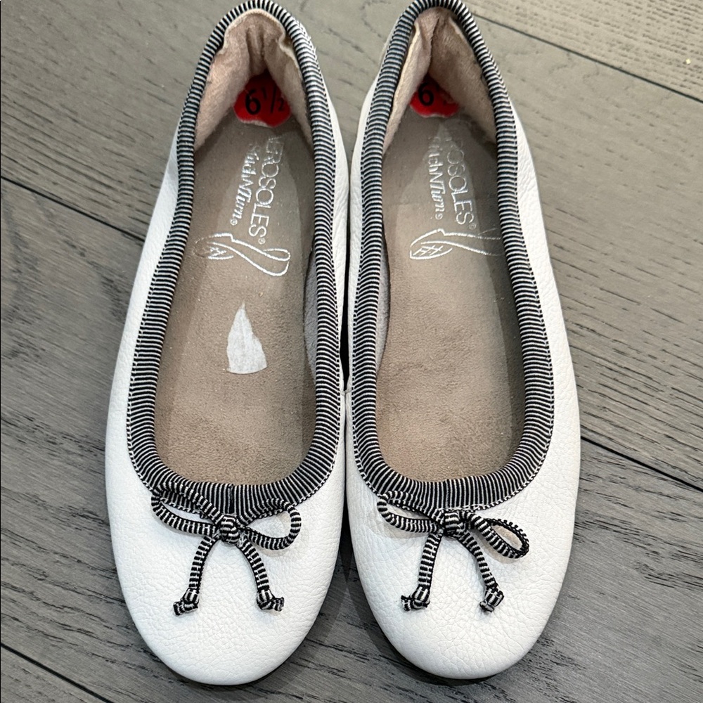 AEROSOLES White Flats with Black Trim